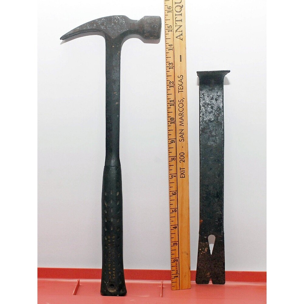 Estwing 28 oz Framing Hammer and Pry Bar Pre Owned Good From Working Environment